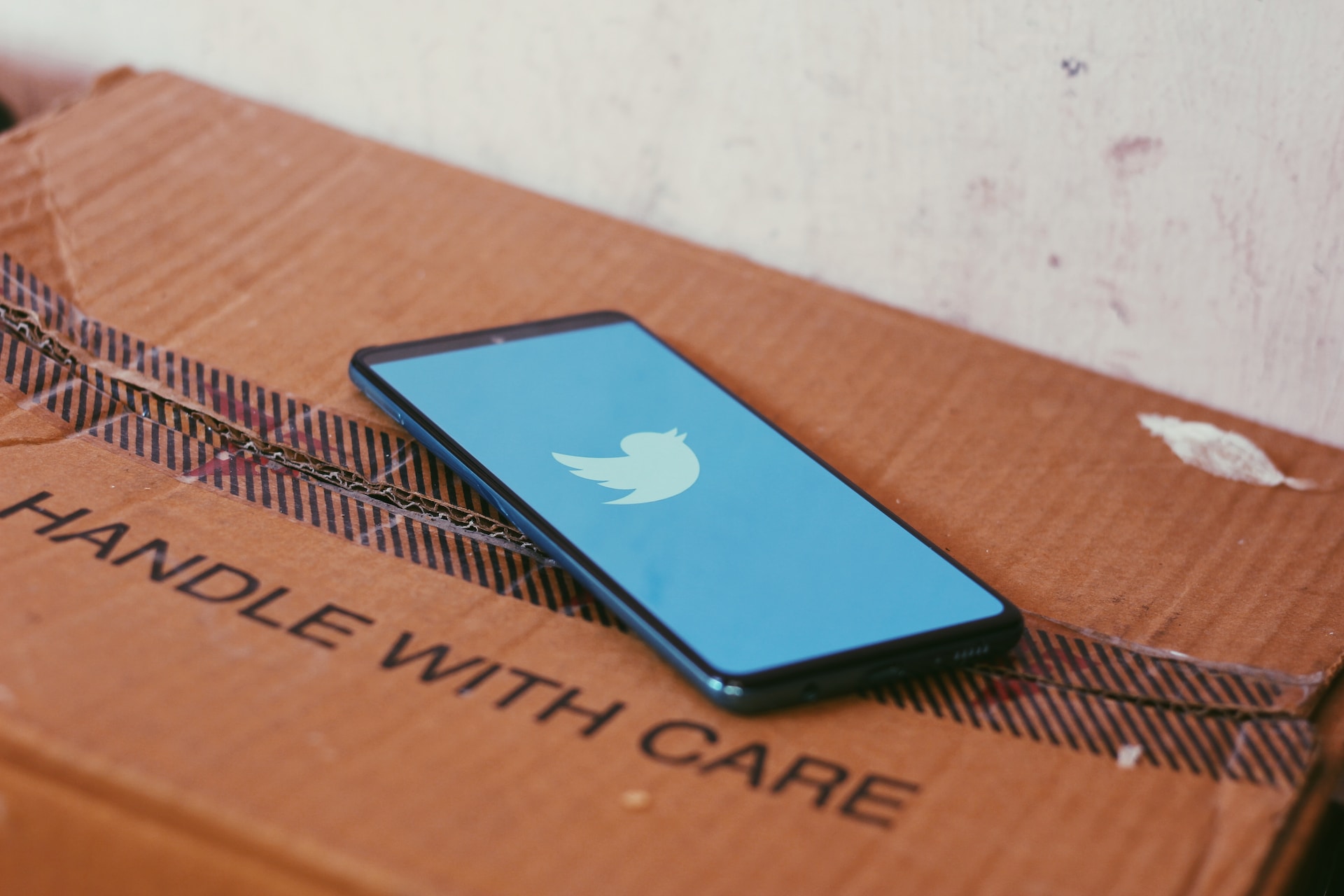 Mobile News Surge, Attention Spans Shrink