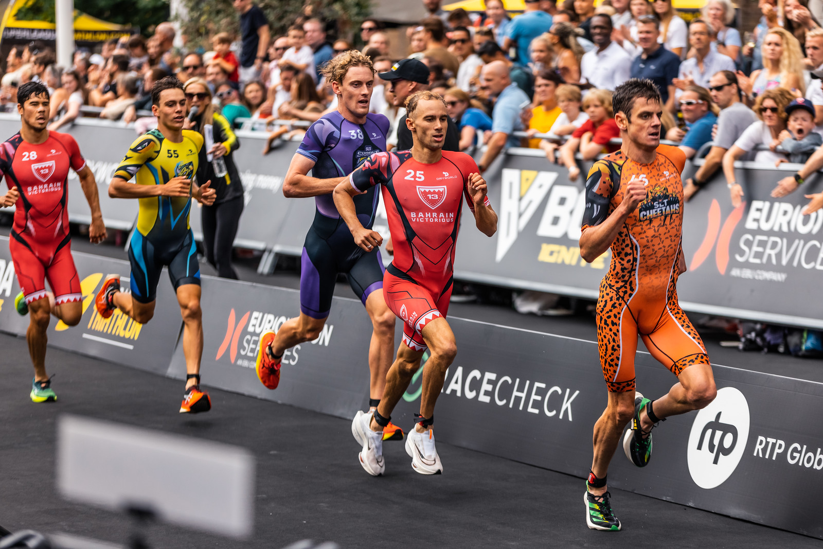 Super League Triathlon speeds into London