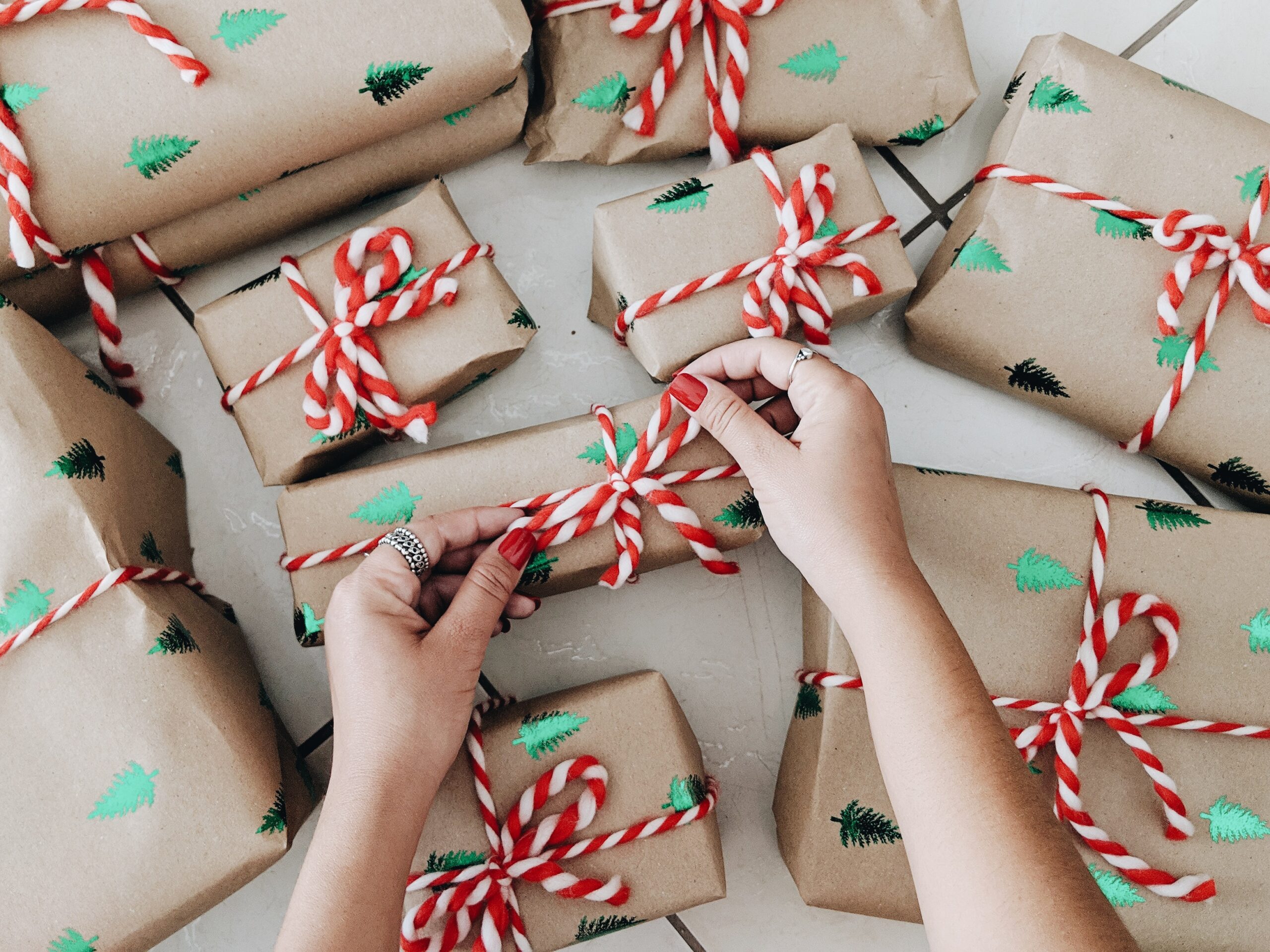 Giftwrapping expert shares simple hack to help cut Christmas wrapping