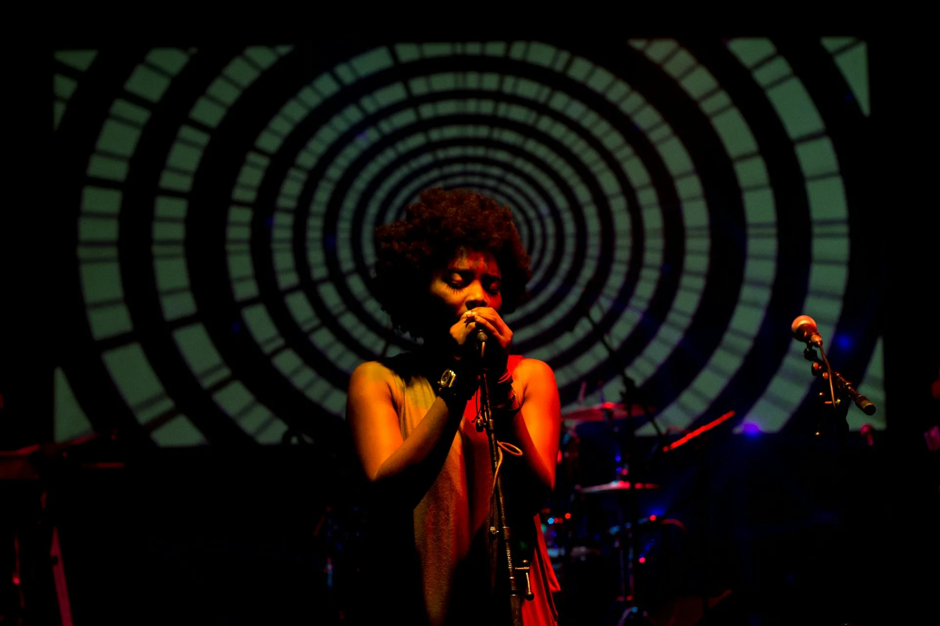 What can aspiring musicians do to get more gigs?
