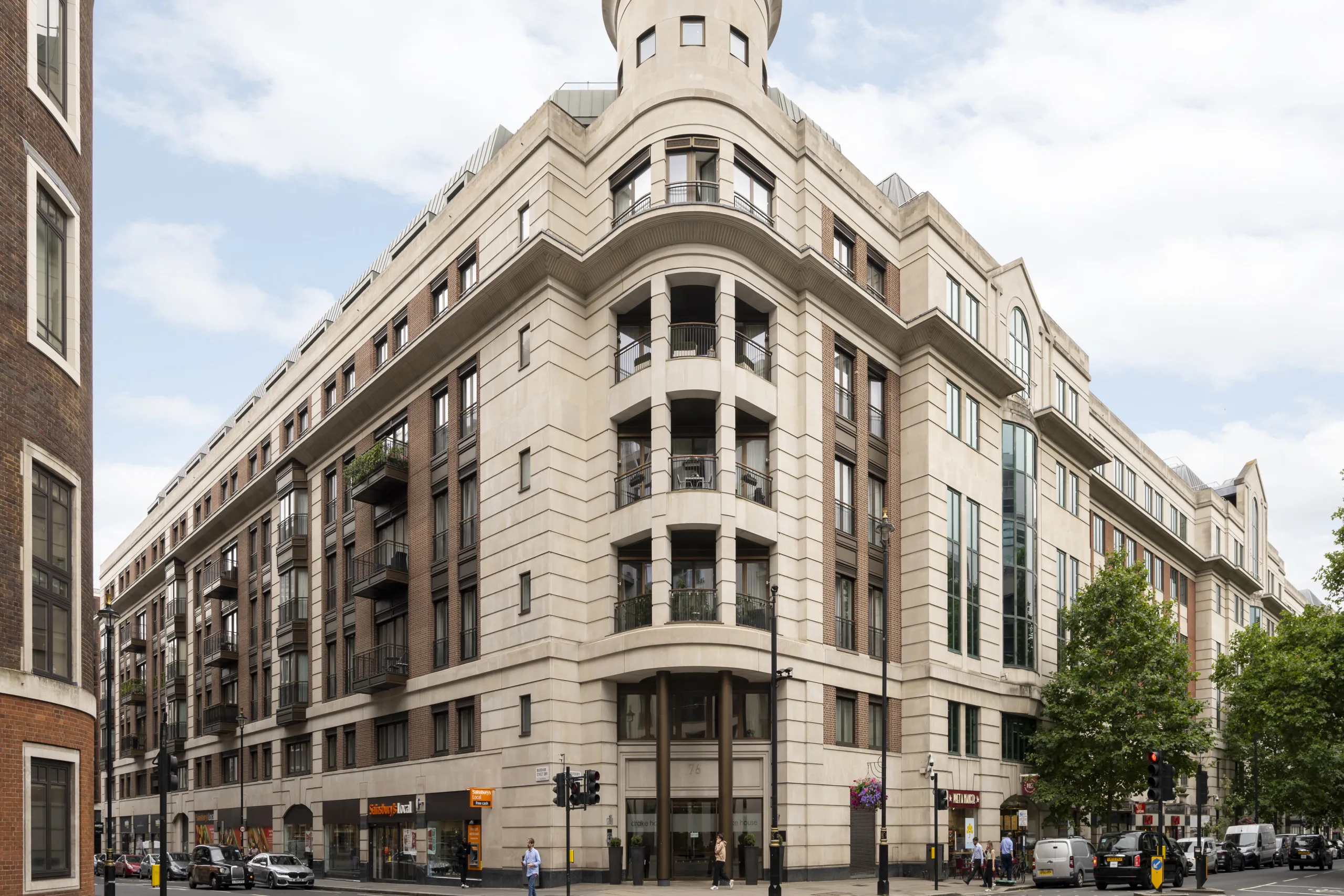 Picture of 20 Penthouse Design Ideas for Luxury Living - plusmood.com