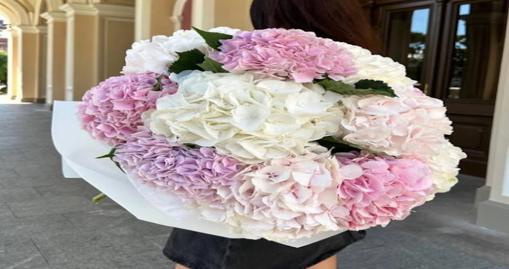 2024 trends in multi-colour bouquet design in Leeds