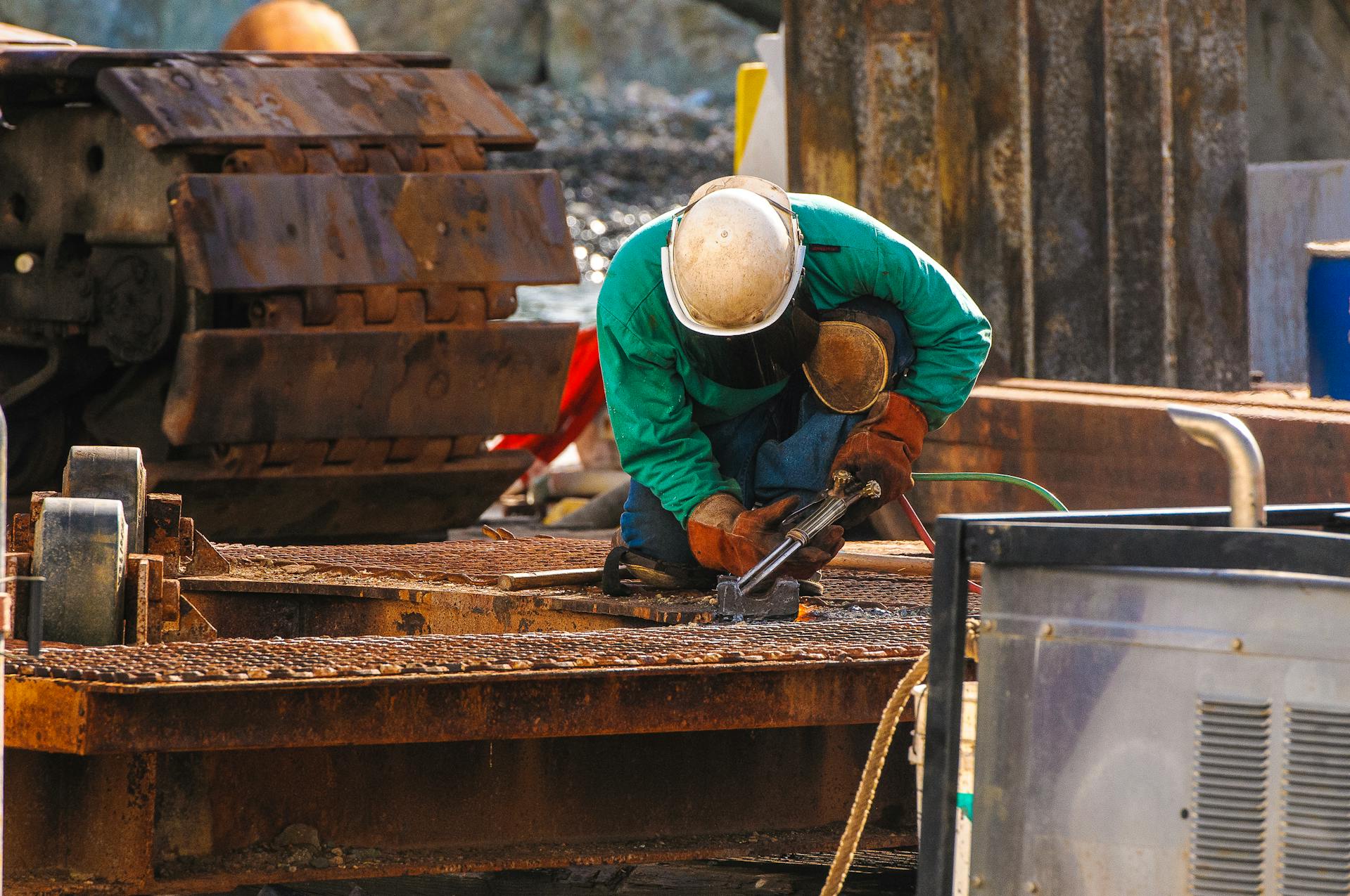 Safety measures that can reduce accidents in the manufacturing industry