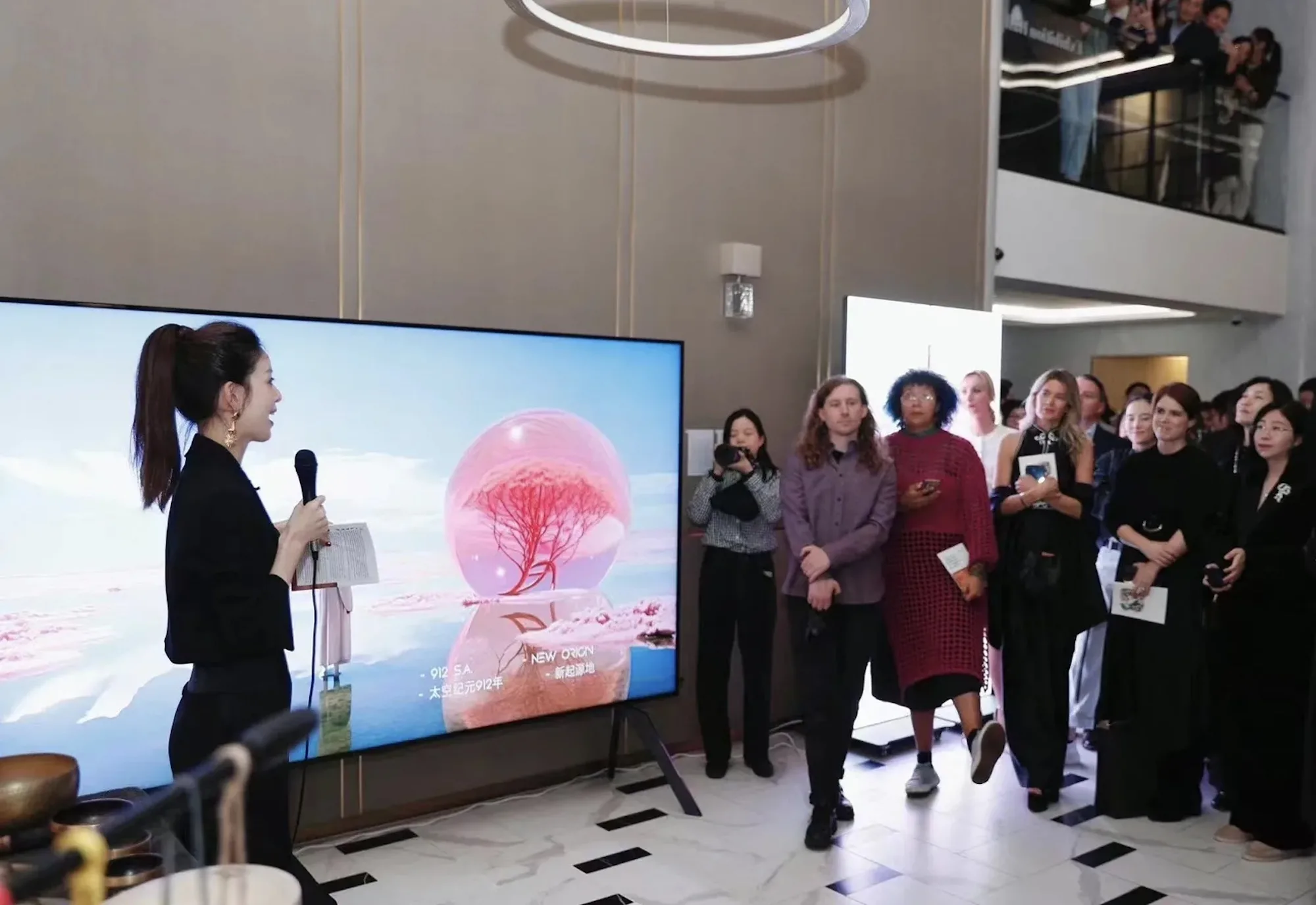 TCL supports the inaugural Tsinghua Alumni London Art Exhibition: A perfect fusion of technology and art