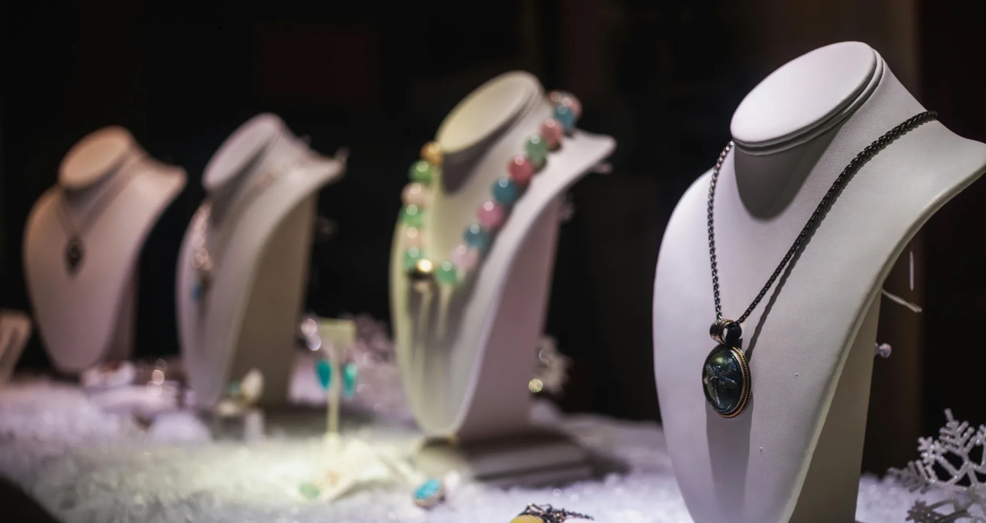 Exploring jewellery trends through the decades