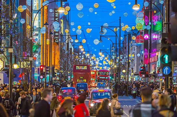 Shop signs London: A guide to stand out on the high street
