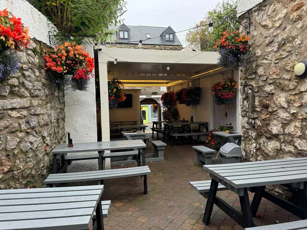 Retractable roof pergolas are taking over the UK: Here's why | London ...
