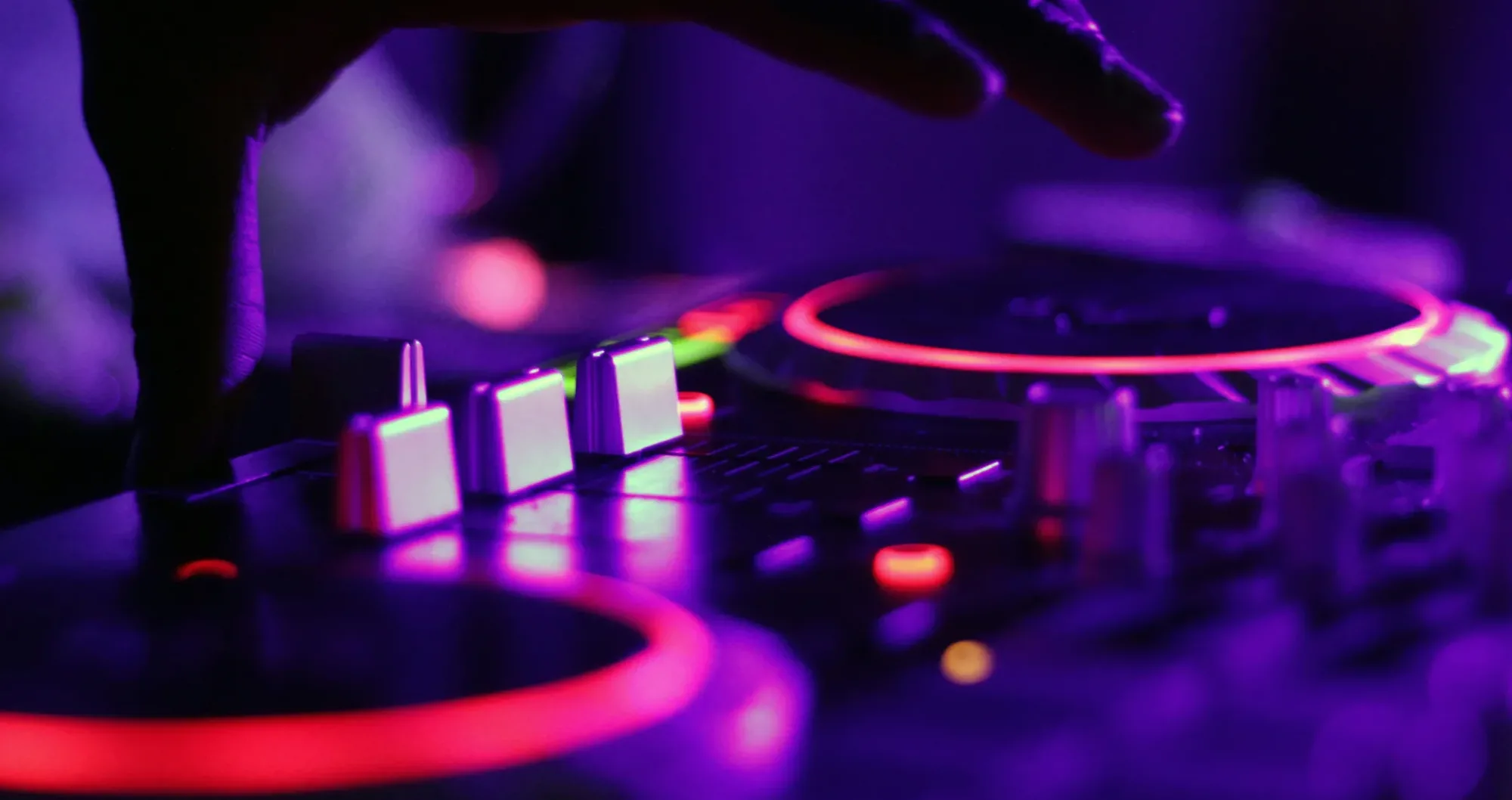 Soundscapes and stardom: Navigating the new age of music