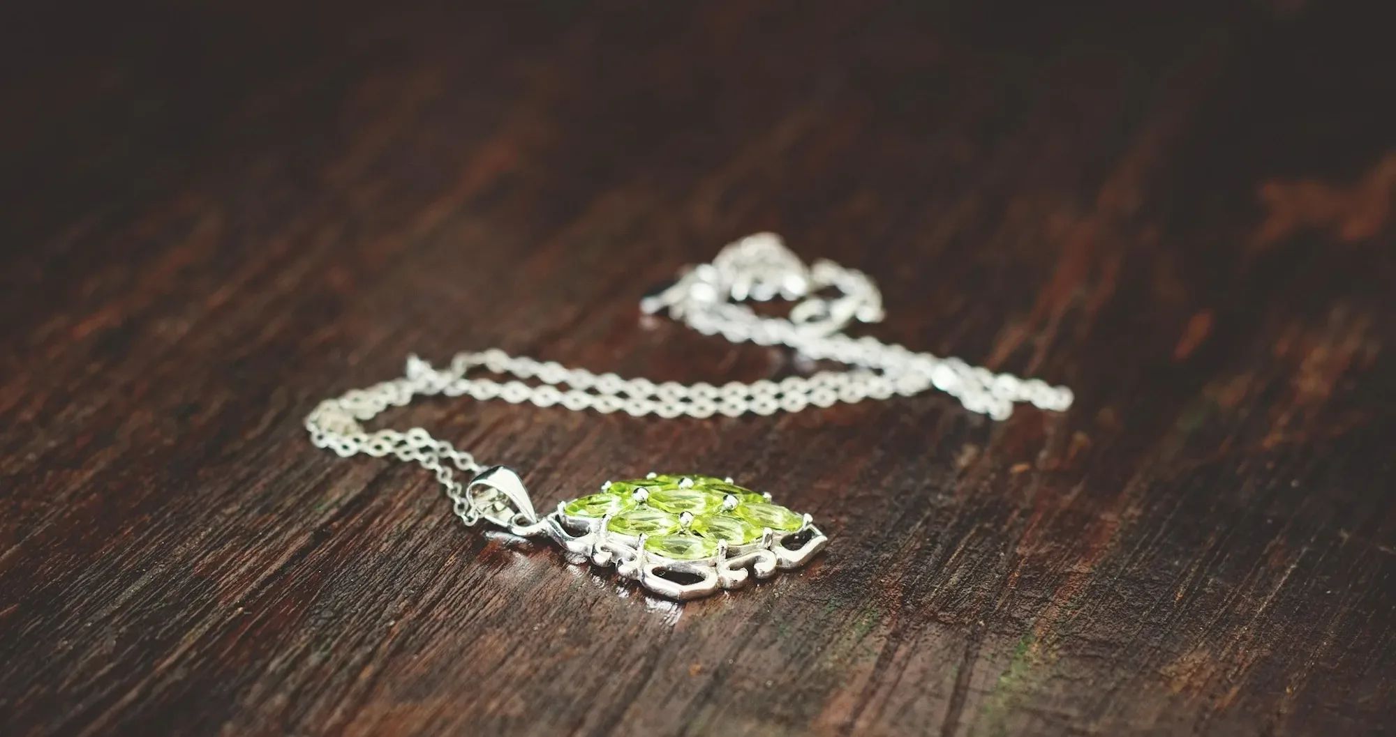 Wholesale silver necklaces: A comprehensive guide for retailers