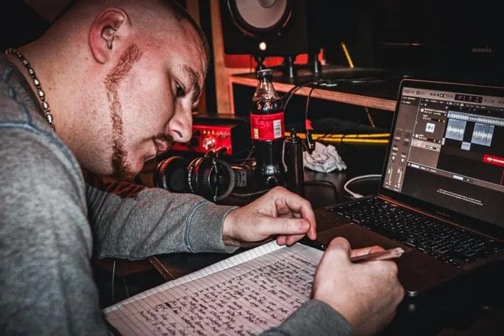 Rapper pays homage to fallen soldier 