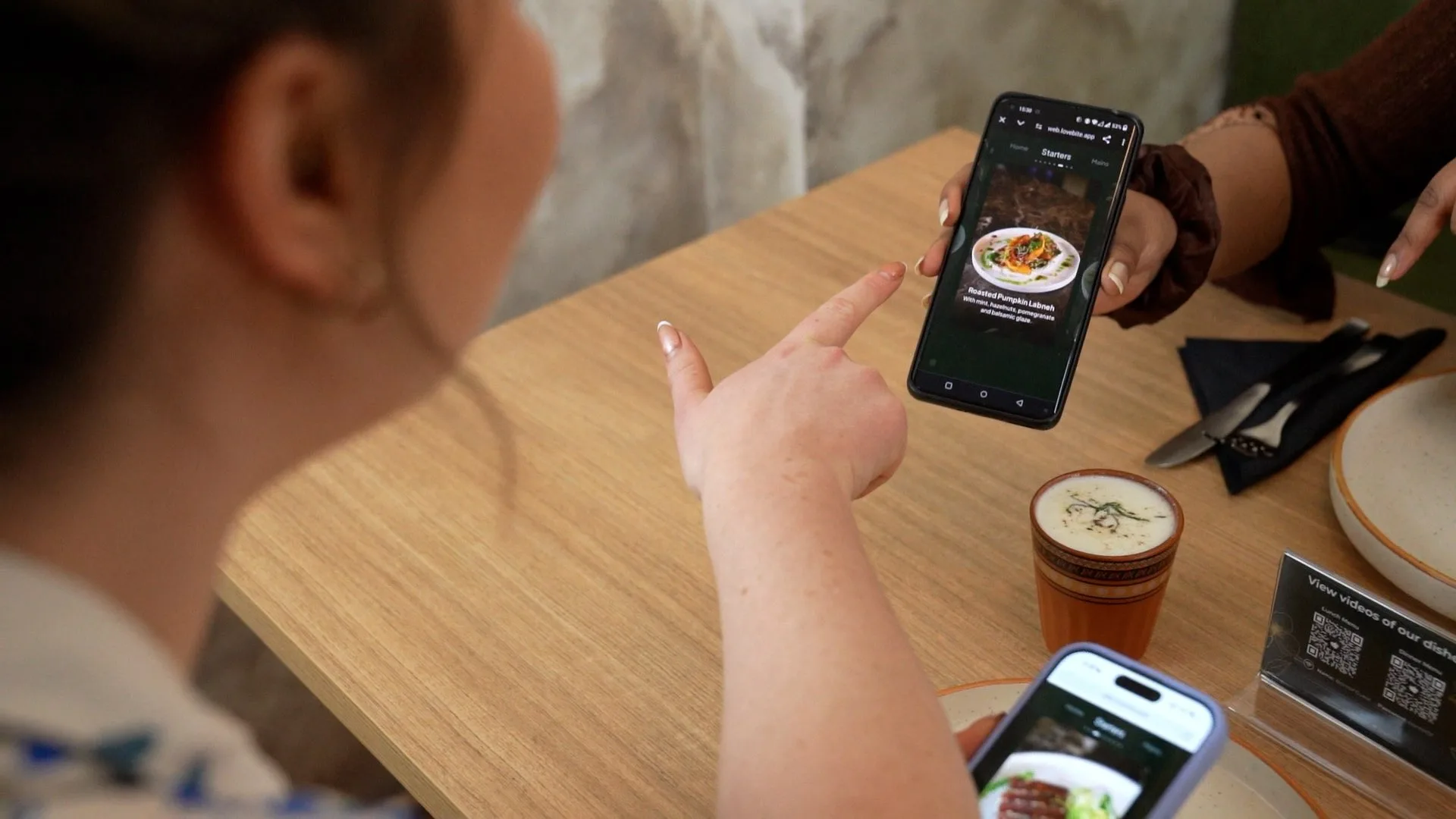 The world’s first AI“video waiter” is being introduced into London restaurants