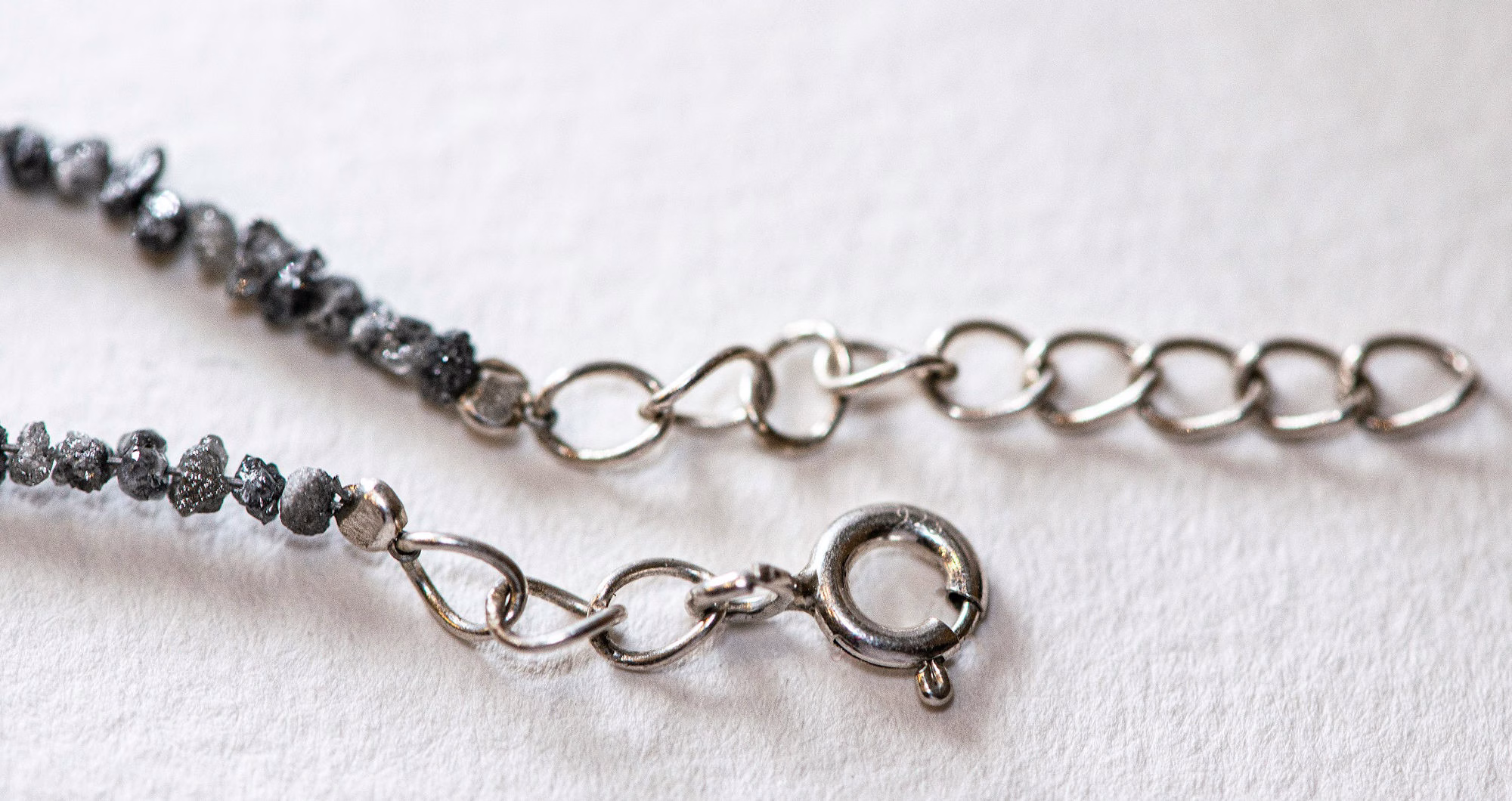 Where to source durable and stylish silver chains
