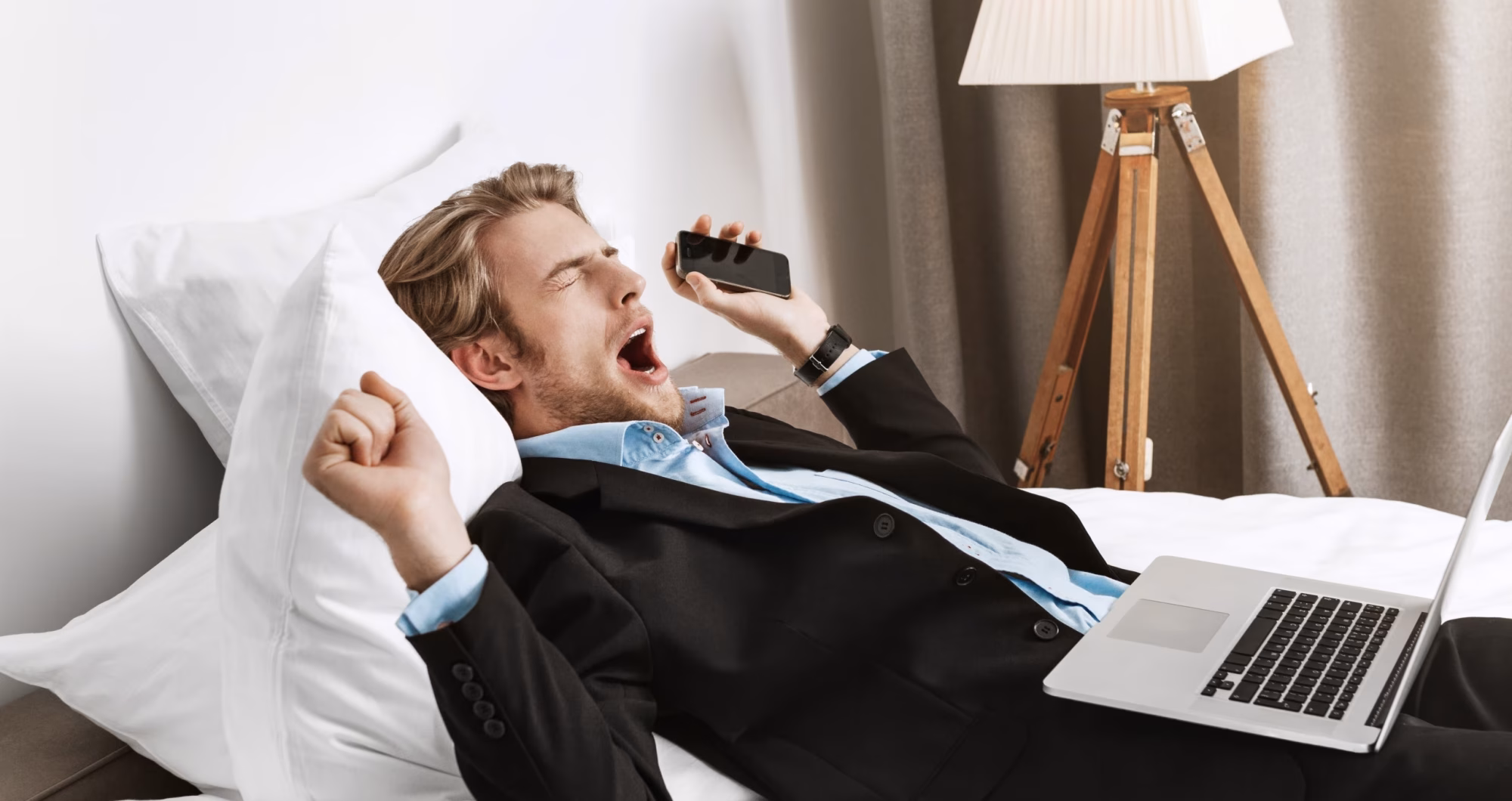 The link between urban living stress and restful sleep