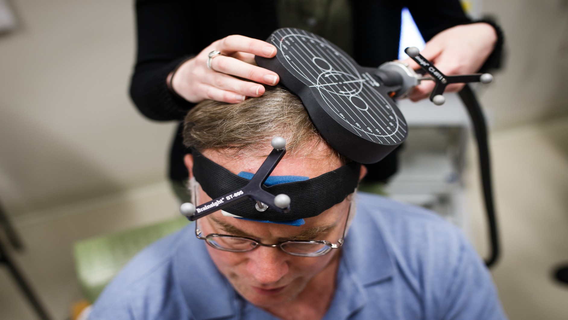 What is transcranial magnetic stimulation therapy and how does it work ...