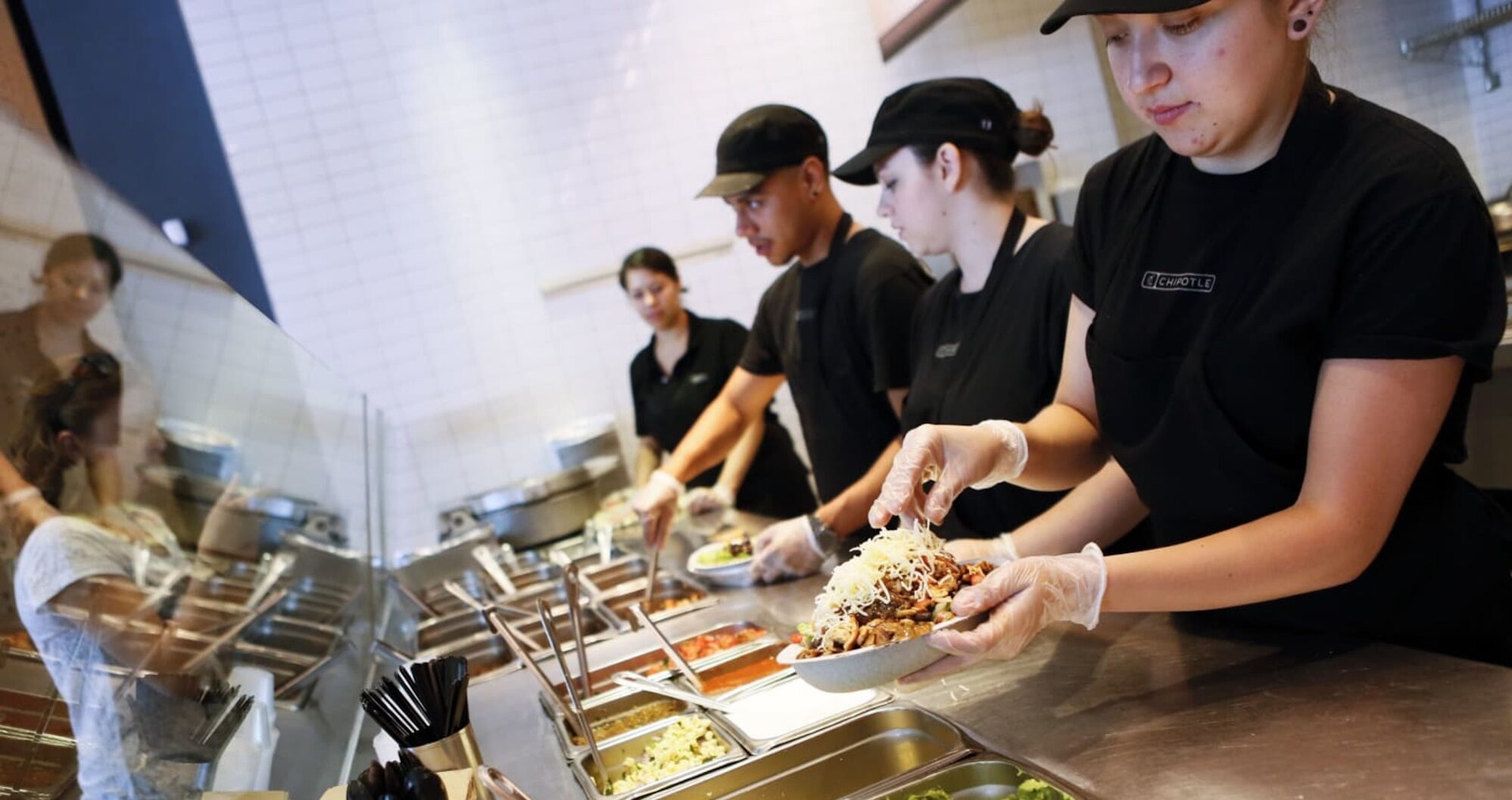 How to market a restaurant with limited budget