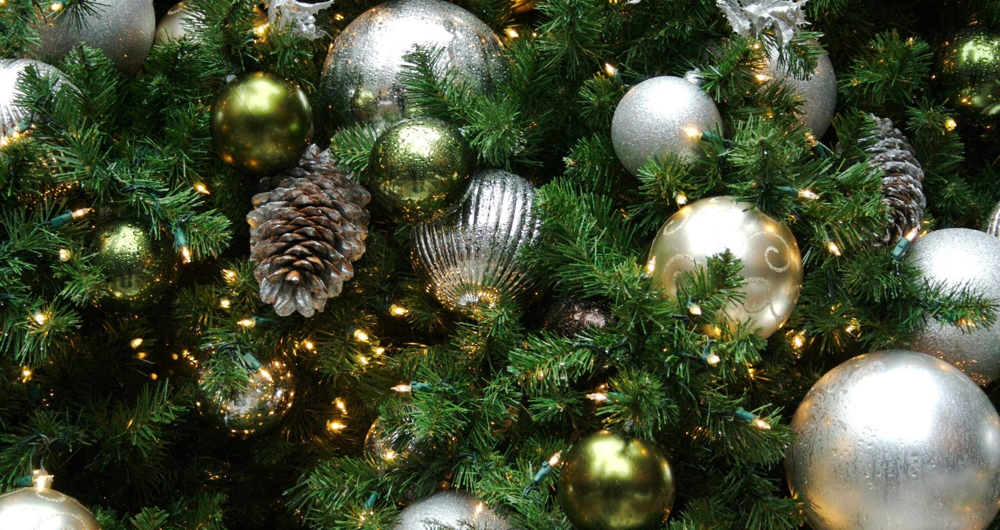 How to create an elegant Christmas: Expert tips for a stylish festive home