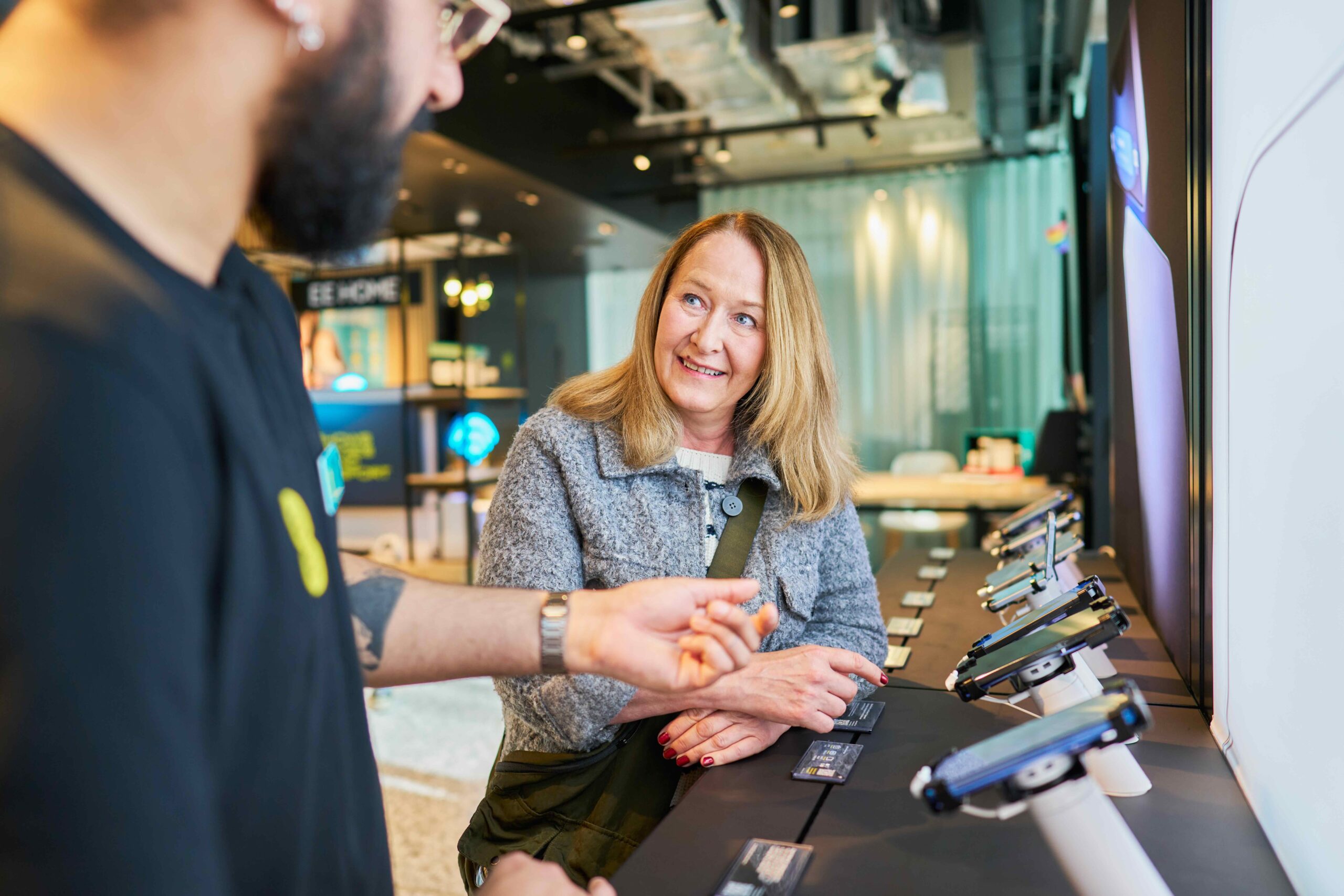 Sync-ing feeling: EE research reveals 12.8 million Brits plan to buy ...
