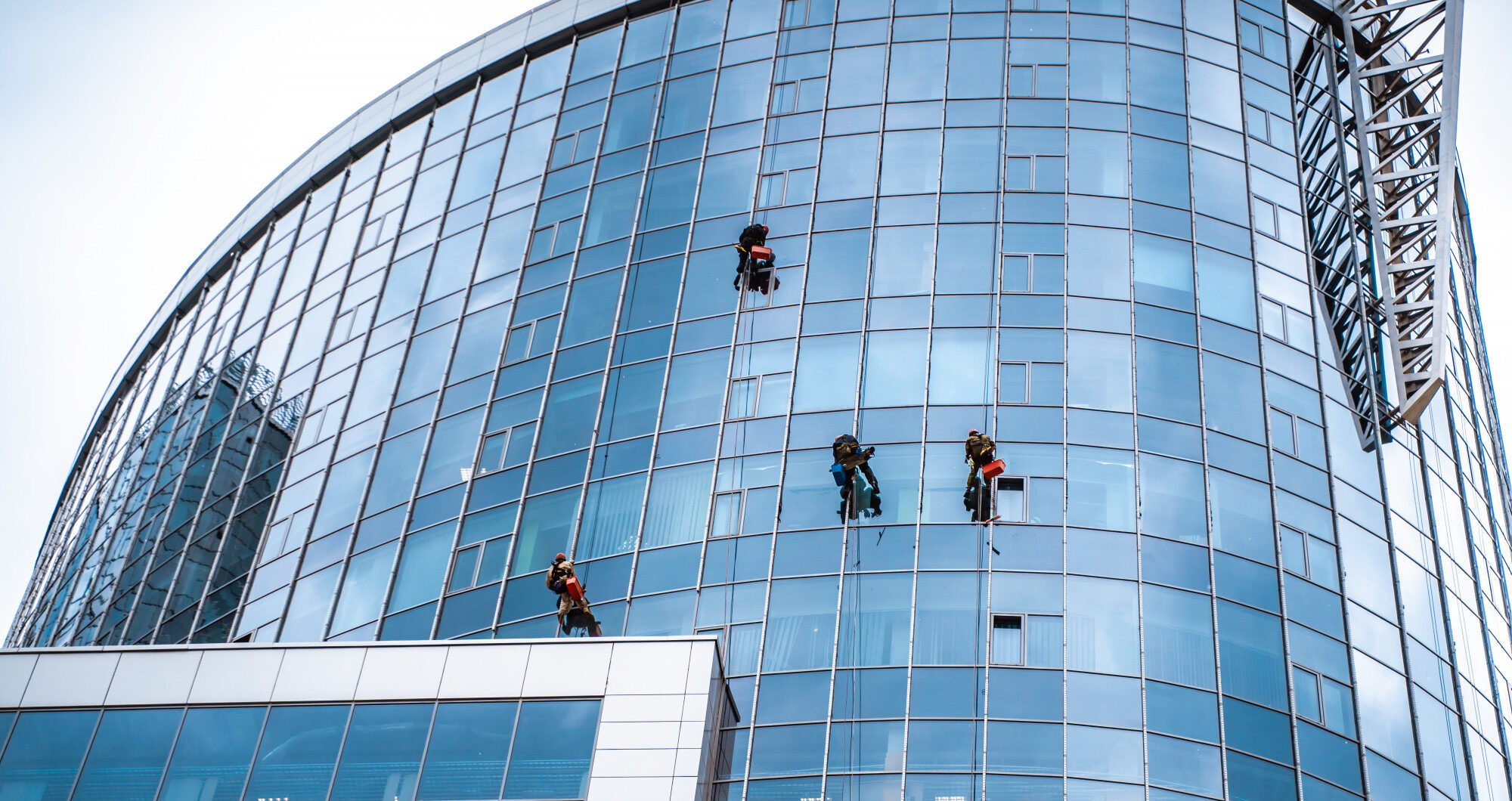 High windows and hard to reach areas: Professional cleaning solutions