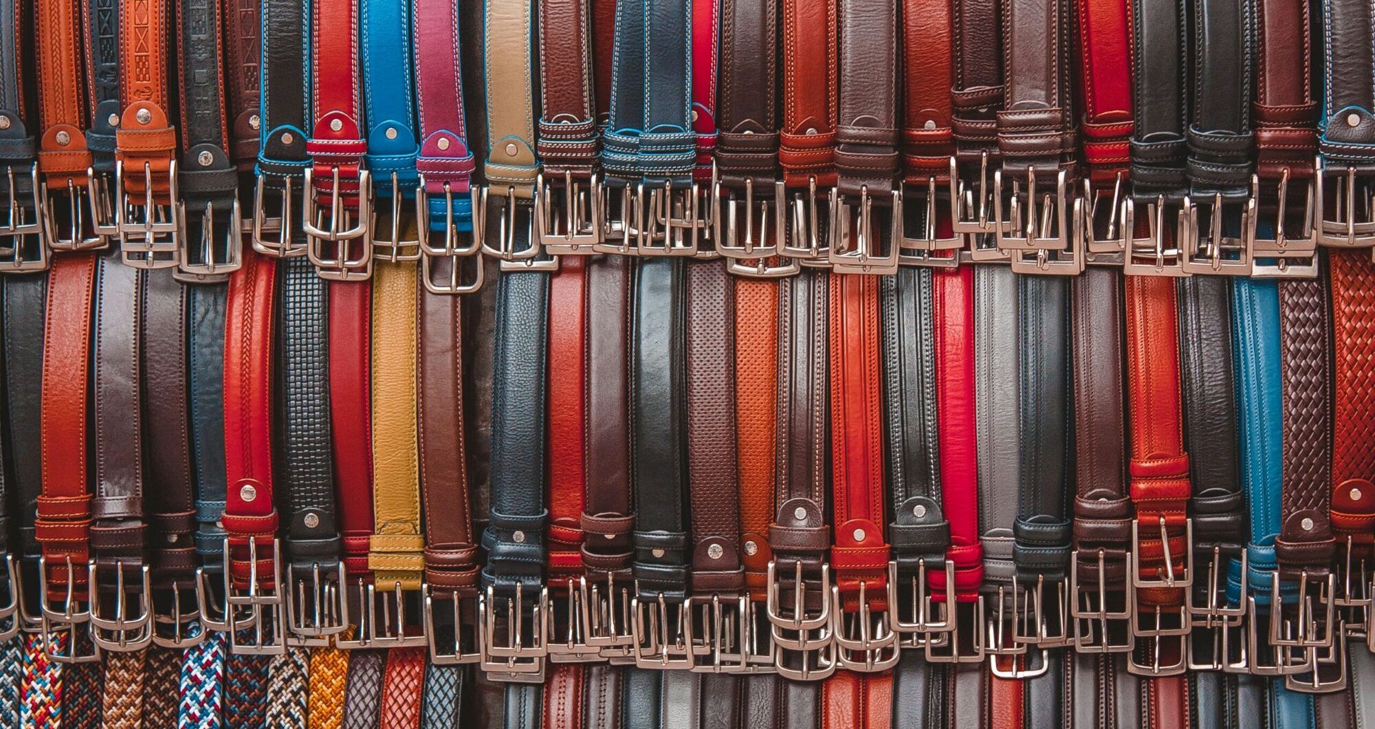 Bold style statements: Choosing the perfect red leather belt for your wardrobe