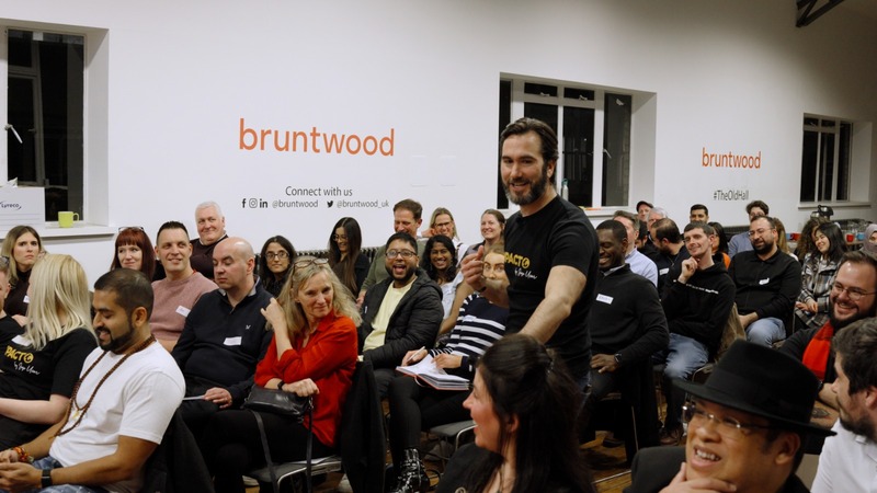 Public Speaking Training - Speak with impact and confidence - Jose Ucar London Trainer