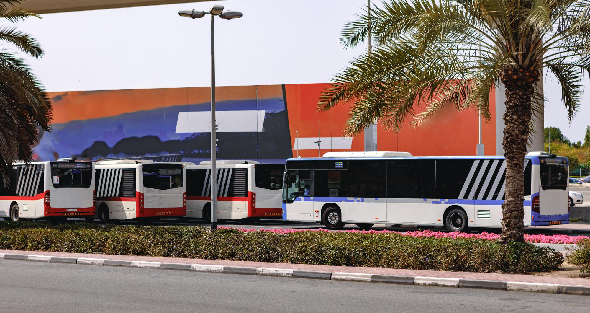How group transportation is reshaping tourism for British visitors to Dubai