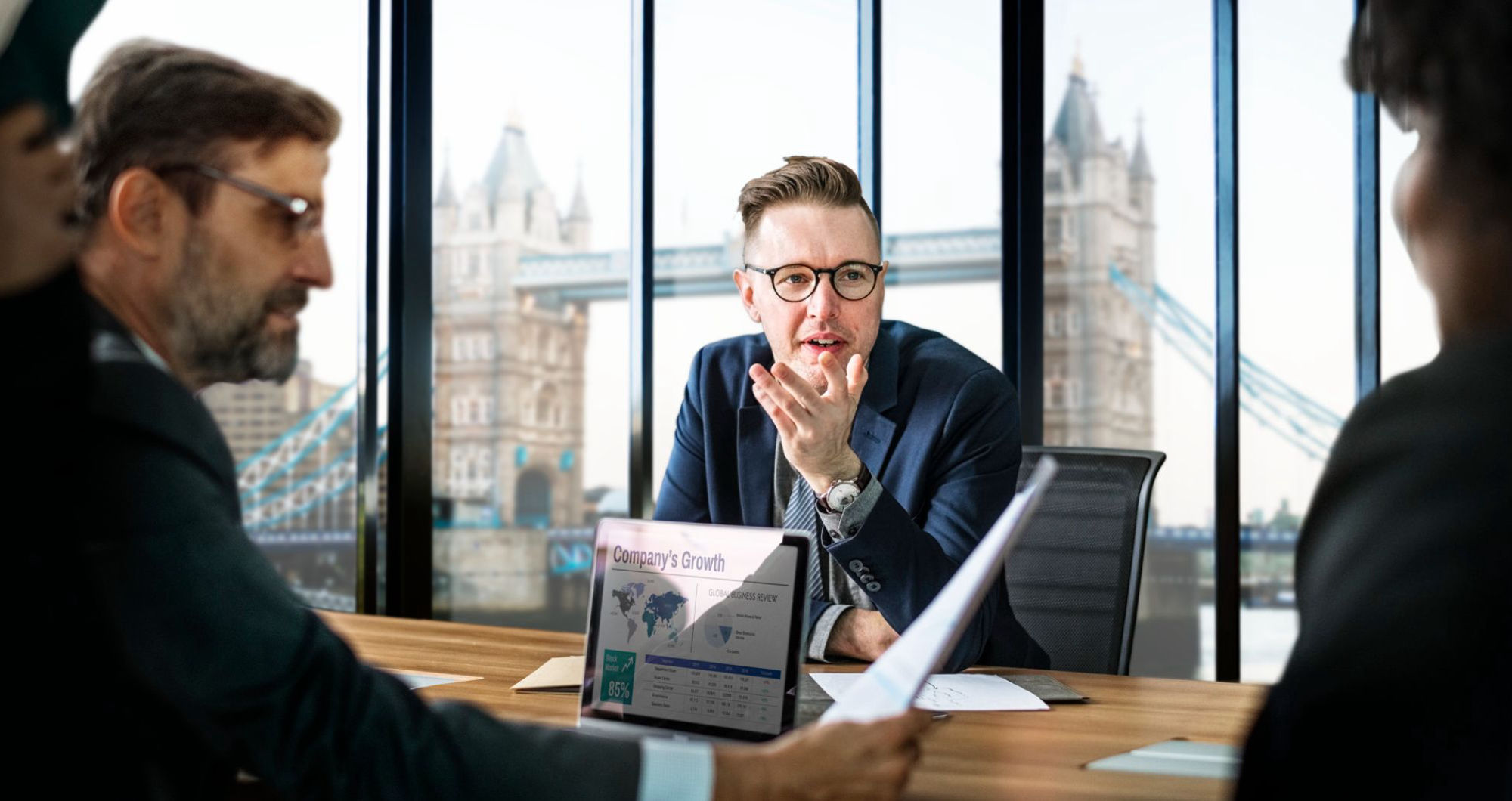 Hiring developers in the UK: Nearshore vs offshore