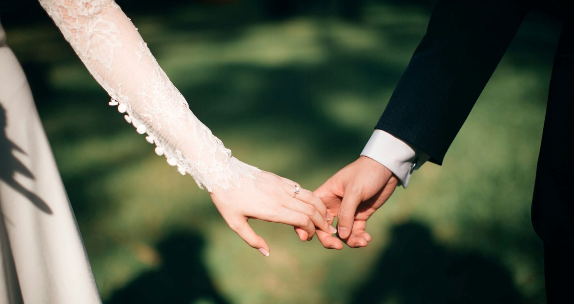How to make online invitations for weddings and birthdays