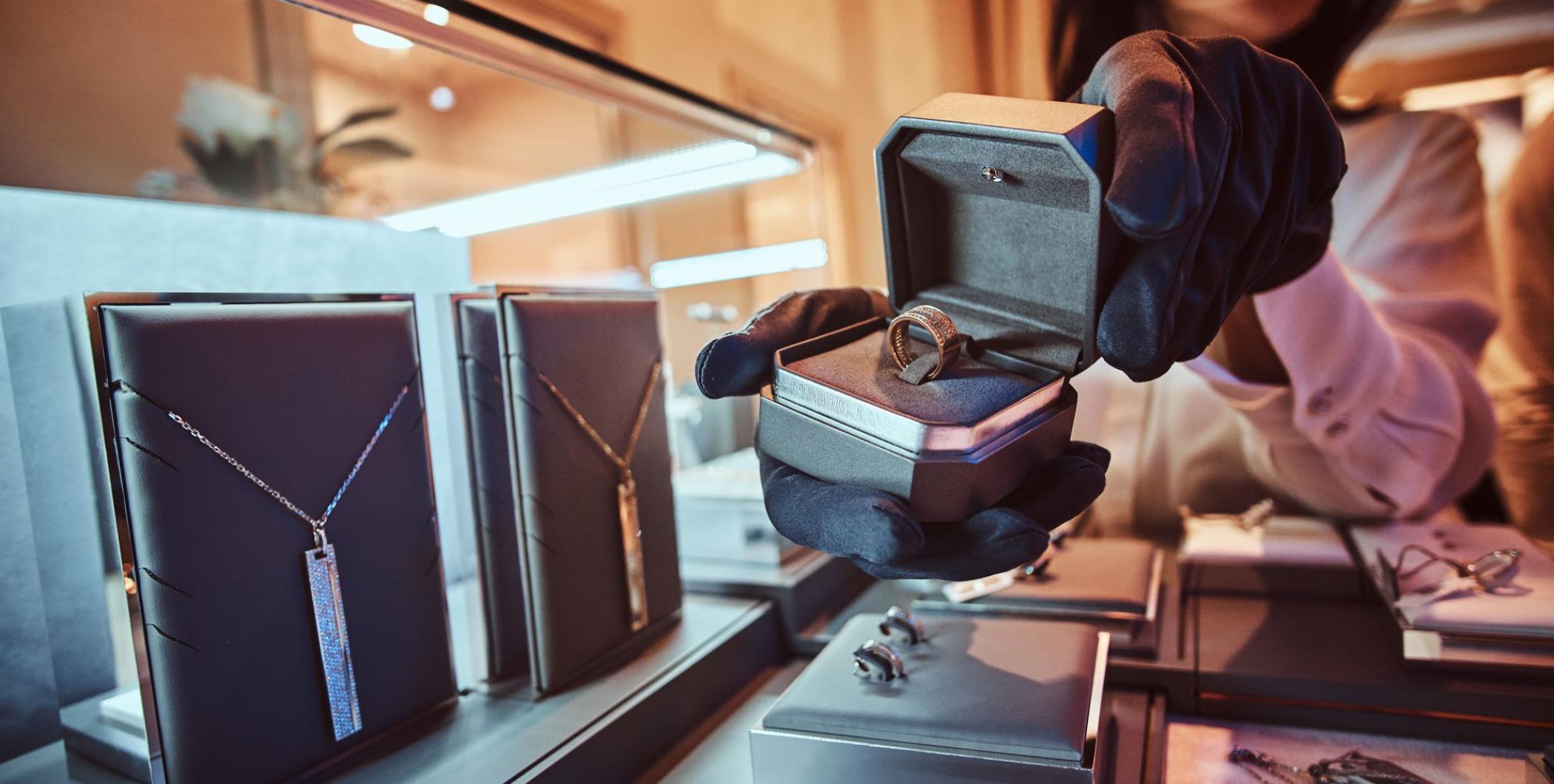 Transparency in retail: How direct-to-consumer brands are disrupting the £5.7 billion UK jewellery industry