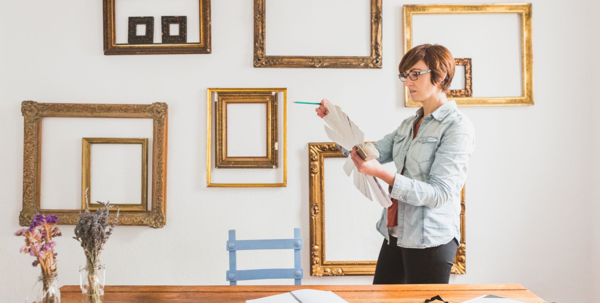 7 decorating tricks using elegant photo frame displays