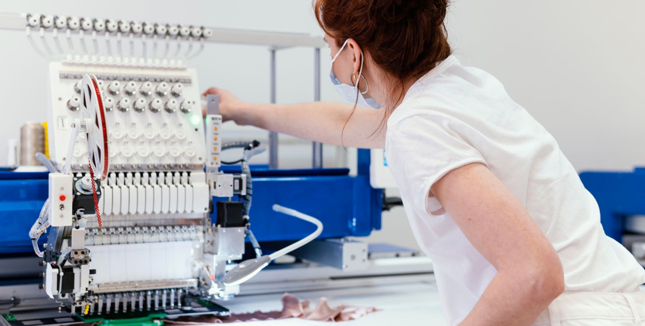 How professional embroidery digitizing reduces thread breaks in commercial production