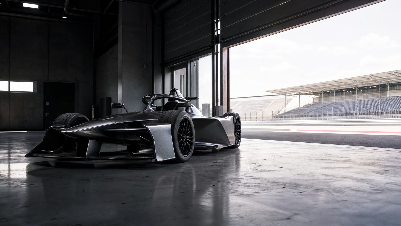 Porsche unveils 1980s‑inspired retro livery for 99X Electric at London season finale