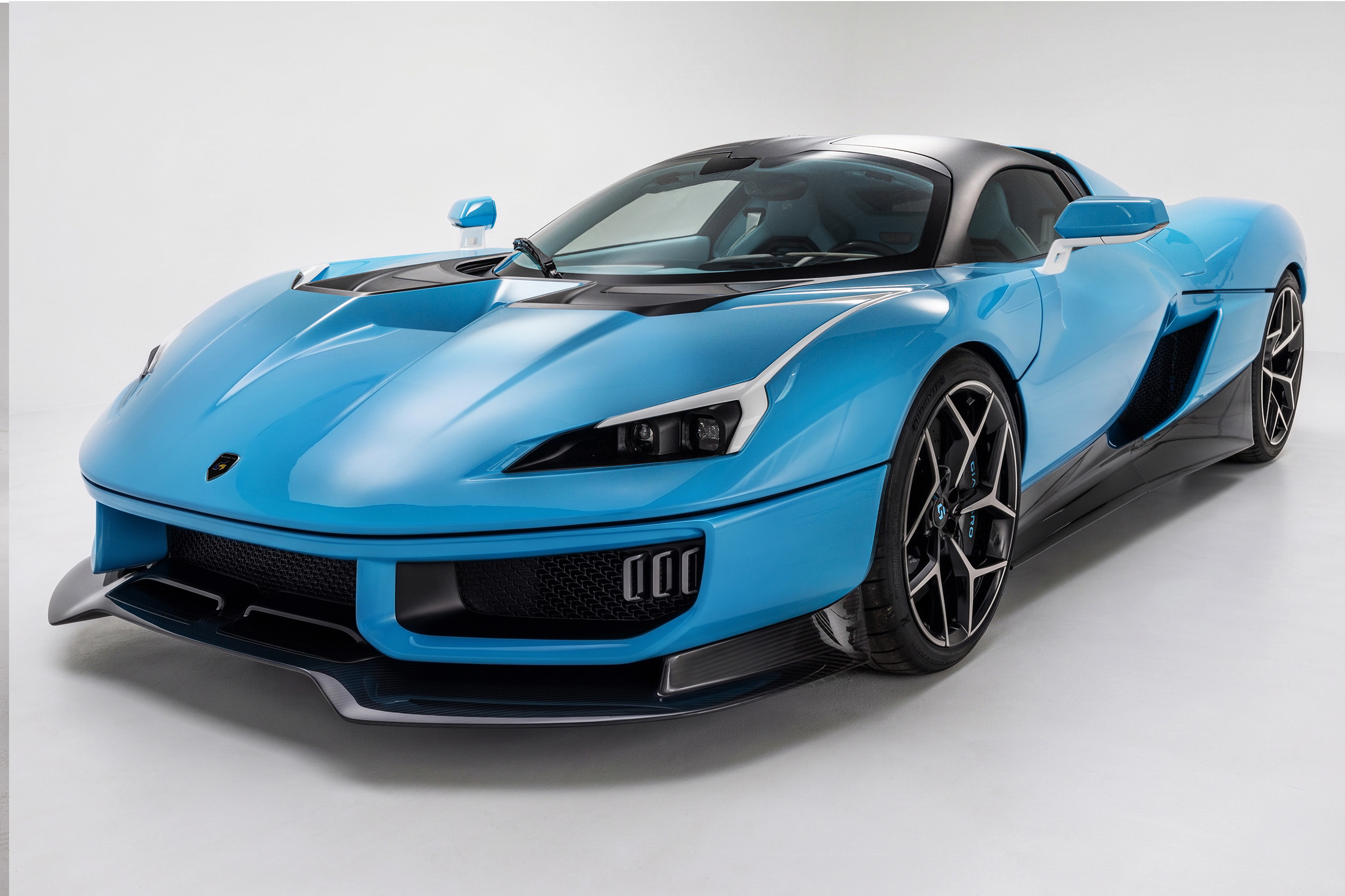 Slew of supercars to make UK debuts at Salon Privé next week