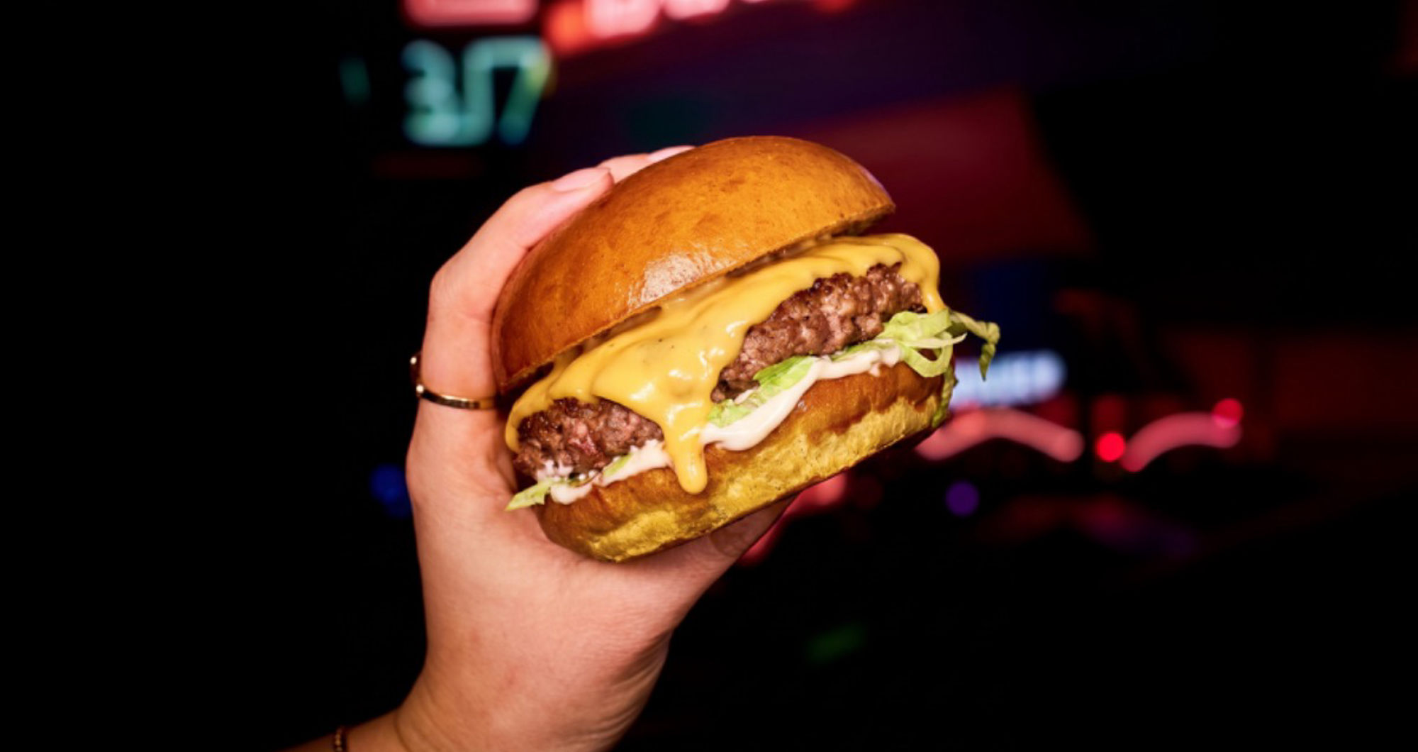 Frankie & Benny’s serves up £1 cheeseburgers for National Cheeseburger Day
