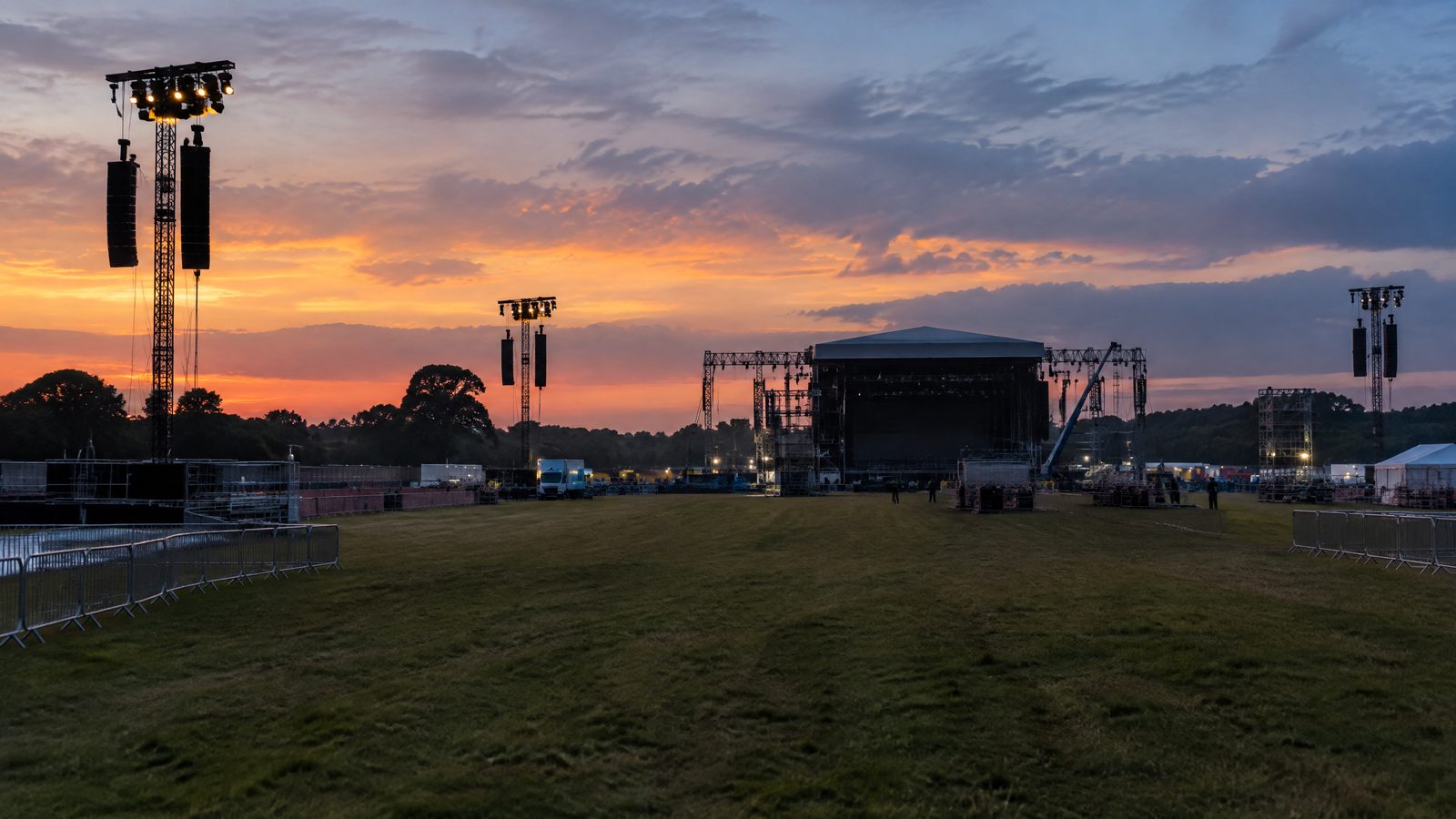 Oasis confirm four Knebworth dates for 2027 Live ’27 tour
