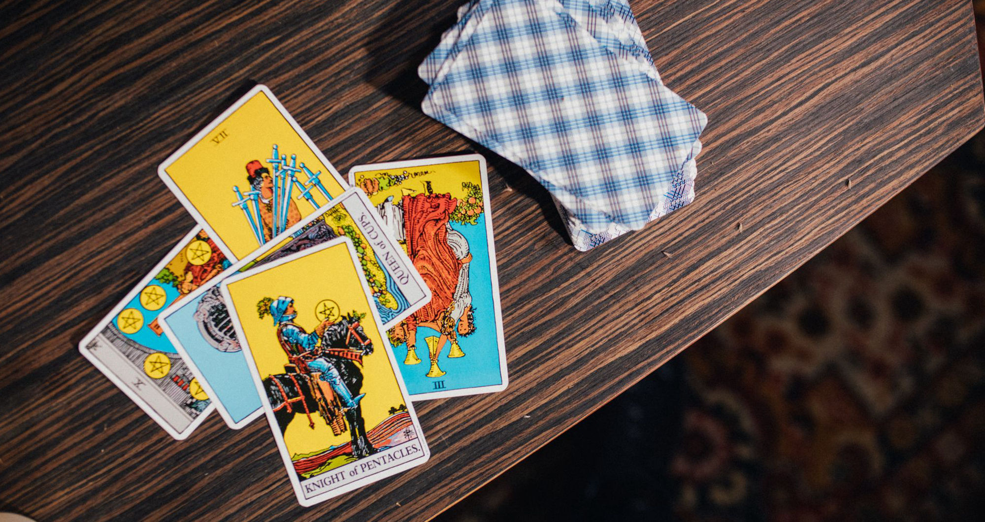 One card, three cards, or yes/no? How to choose a tarot spread
