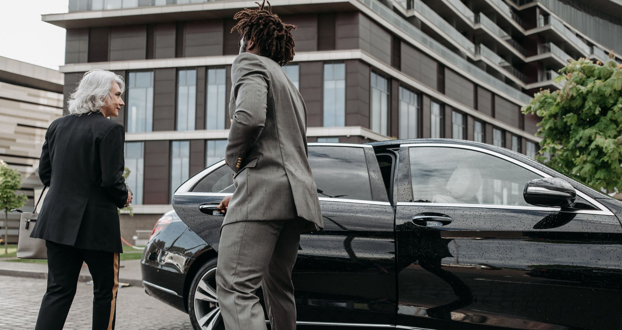 How to arrange transportation for meetings and corporate events?