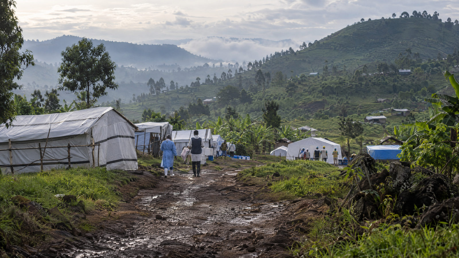 Violence in eastern DR Congo disrupts Ebola response as thousands flee