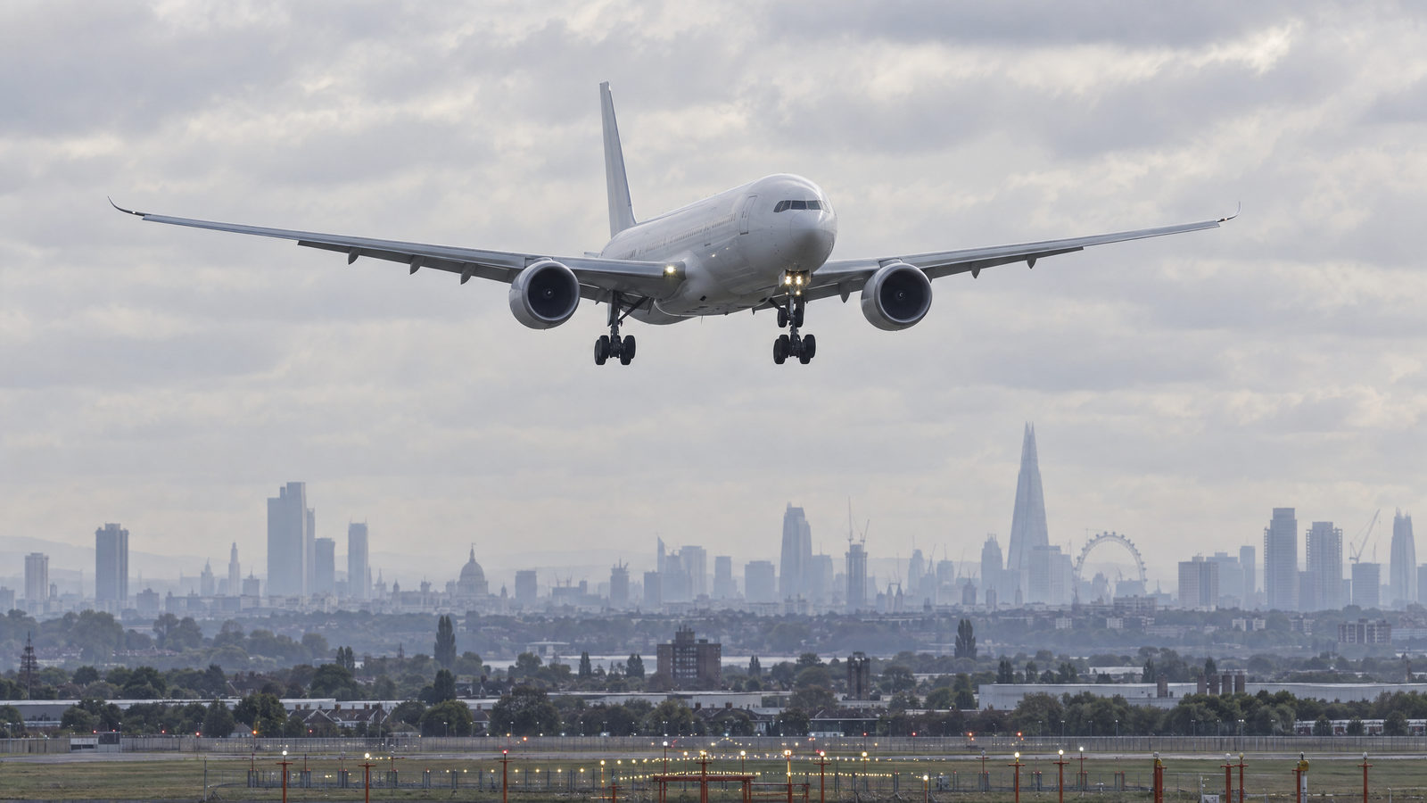 BA295 returns safely to Heathrow after emergency descent