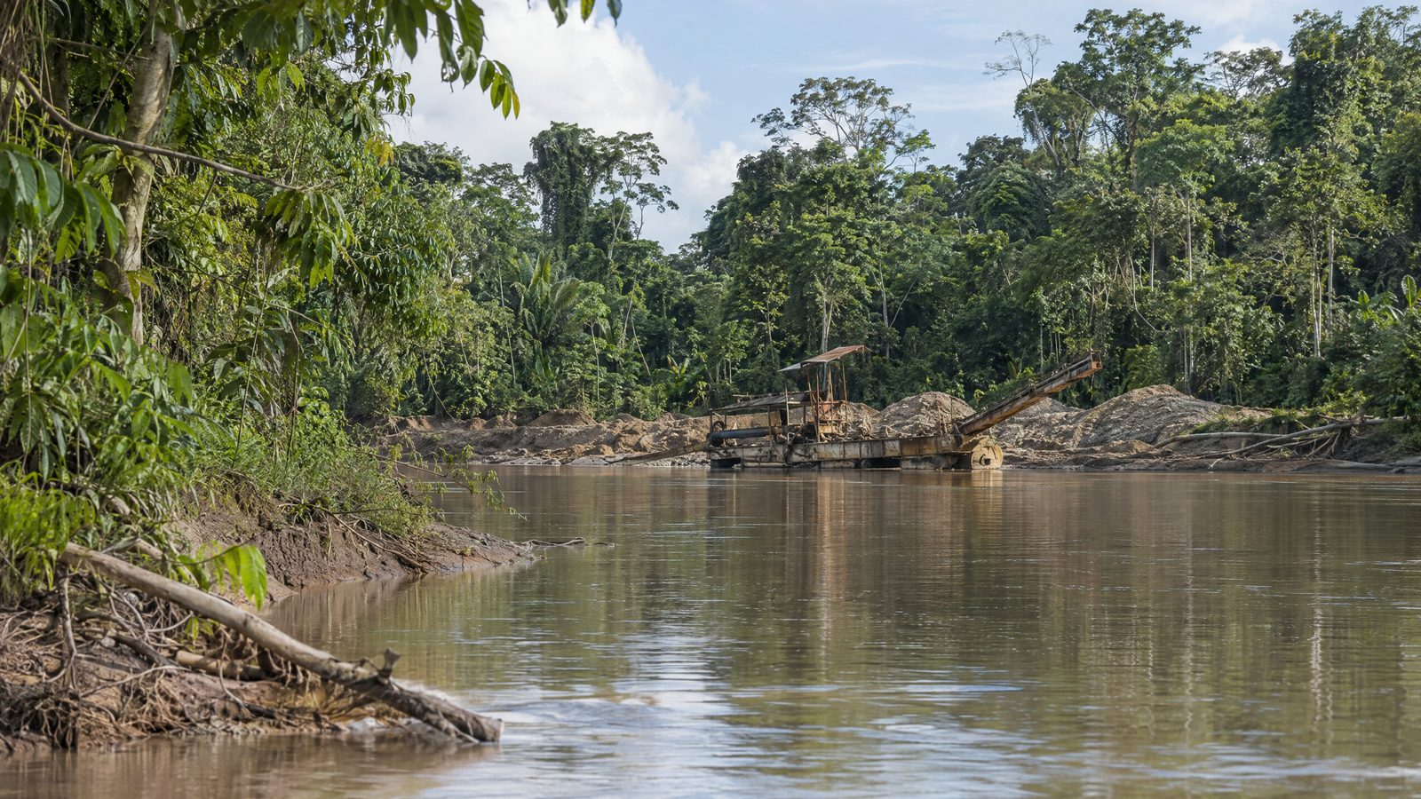 Joint operation disables illegal-mining infrastructure in Madre de Dios